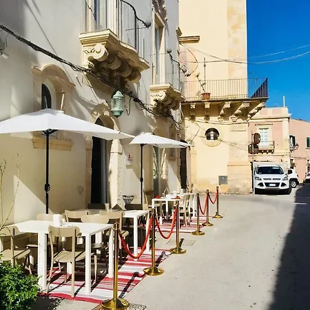 Re Federico Boutique Hotel 3*